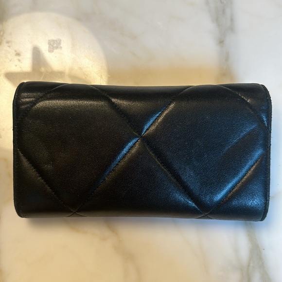 Chanel Quilted Calfskin 19 Wallet - Picture 7 of 15